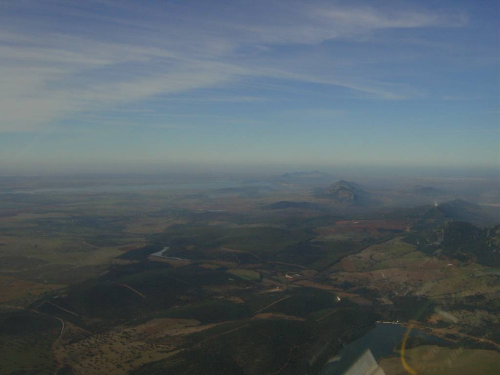 Alange in der Extremadura. Auf dem Streckenflug mit dem UL von Trebujena nach Mérida kommt man an dieser fantastischen Aussicht vorbei.
