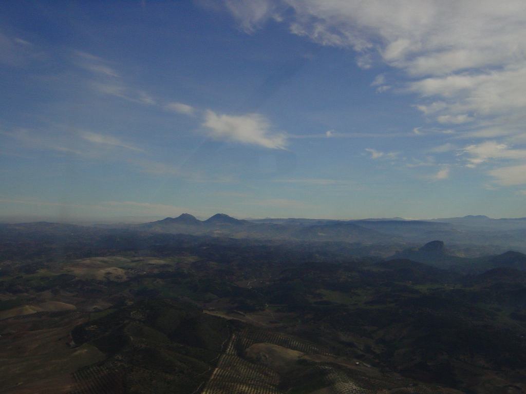 Mit dem UL in Spanien gechartert ein Blick über die Sierra de Cádiz Richtung Südost, in der Nähe von Morón Richtung Gibraltar.
